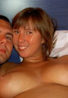 Семейные эротические снимки на пляже и дома 17 фото