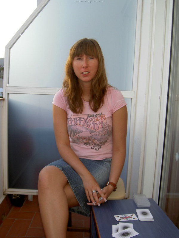 Семейные эротические снимки на пляже и дома 2 фотография