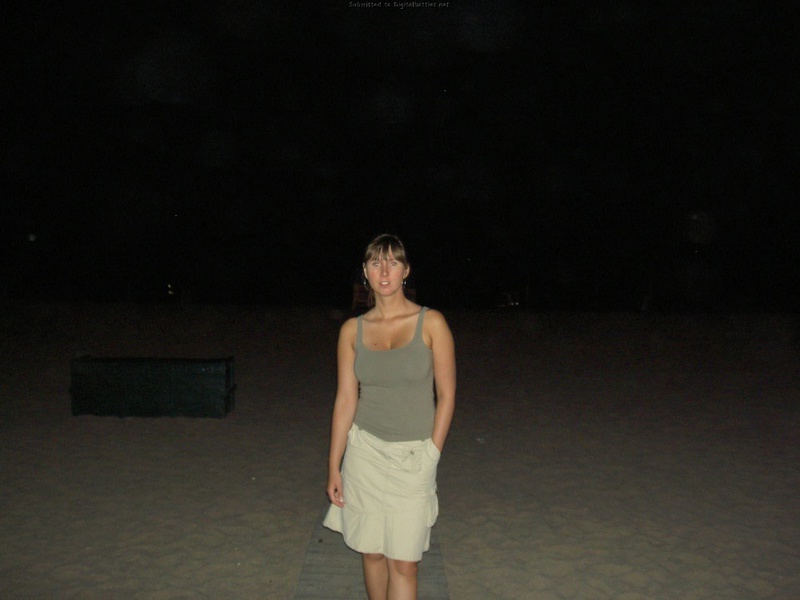 Семейные эротические снимки на пляже и дома 1 фотография