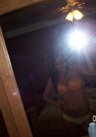 Фоткает себя и отправляет снимки парню 6 фото