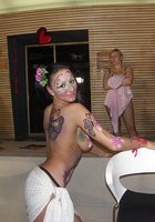 Начальница отправилась в Париж на экскурсию 10 фото