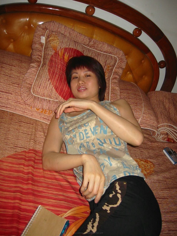 Корейская девушка получает удовольствие дома у любовника 3 фотография