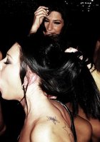 Похотливая телочка с удовольствием заглатывает пенис 18 фото