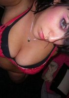 Молодые девицы в разных нарядах снимают себя перед зеркалом 6 фото