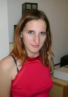 Хулиганка позирует на природе и в ванной 1 фото