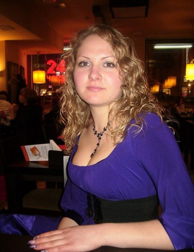 Сисястая деваха взяла в рот после позирования в чулках 2 фотография