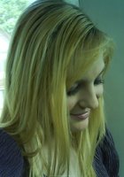 Молодая блонда посетила магазин и разделась дома 14 фото