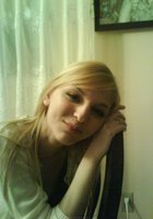 Молодая блонда посетила магазин и разделась дома 19 фото