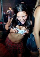 Снимки обнаженных телочек с вечеринок 3 фото
