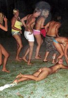Снимки обнаженных телочек с вечеринок 13 фото