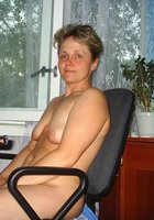 Домохозяйки проводят вечера без одежды 16 фото