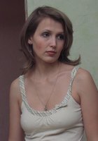 Домохозяйка выполняет бытовые задачи без одежды 1 фото