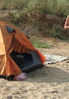 Модель с маленькими сиськами обнажилась на отдыхе 11 фото