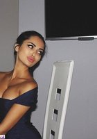 Бри Олсен и ее подружки наслаждаются членами 16 фото