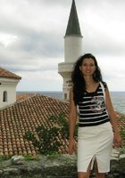 Девушки в красивых купальниках отдыхают на пляже 12 фото