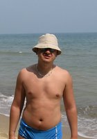 Девушки в красивых купальниках отдыхают на пляже 15 фото