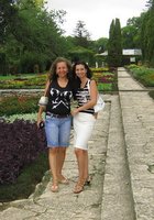 Девушки в красивых купальниках отдыхают на пляже 16 фото