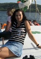 Девушки в красивых купальниках отдыхают на пляже 21 фото