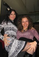 Девушки в красивых купальниках отдыхают на пляже 30 фото