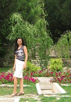 Девушки в красивых купальниках отдыхают на пляже 34 фото