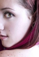 Неформалка с розовыми волосами раздевается у жалюзи 20 фото