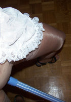 Уборщица вставляет во влагалище ручку от швабры 16 фото