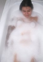 Подруга показывает свои прелести в ванной 18 фото