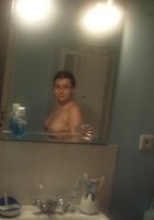 Подруга показывает свои прелести в ванной 16 фото