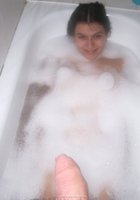 Подруга показывает свои прелести в ванной 19 фото