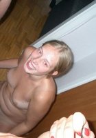 Две семейные пары устроили совместный секс дома 1 фото