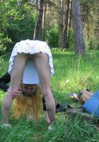 Белокурая давалка любит играть со своей щелью 34 фото