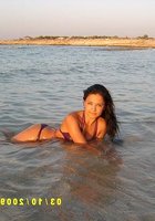 Девушки в купальниках позируют на пляжах 6 фото Девушки в купальниках позируют на пляжах 6 фото