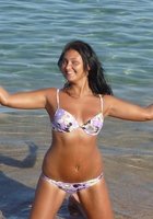 Девушки в купальниках позируют на пляжах 5 фото Девушки в купальниках позируют на пляжах 5 фото