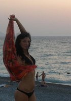 Девушки в купальниках позируют на пляжах 7 фото Девушки в купальниках позируют на пляжах 7 фото