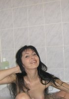 Люсьен соблазняет партнера своими титьками 7 фото