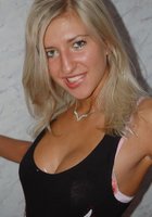 У блондинки красивые трусики, вагина и сиськи 1 фото