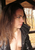 Студентка обнажила грудь и киску в беседке 1 фото