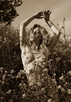 Стройная блондинка не скрывает вагину и сиськи от поклонников 11 фото Стройная блондинка не скрывает вагину и сиськи от поклонников 11 фото