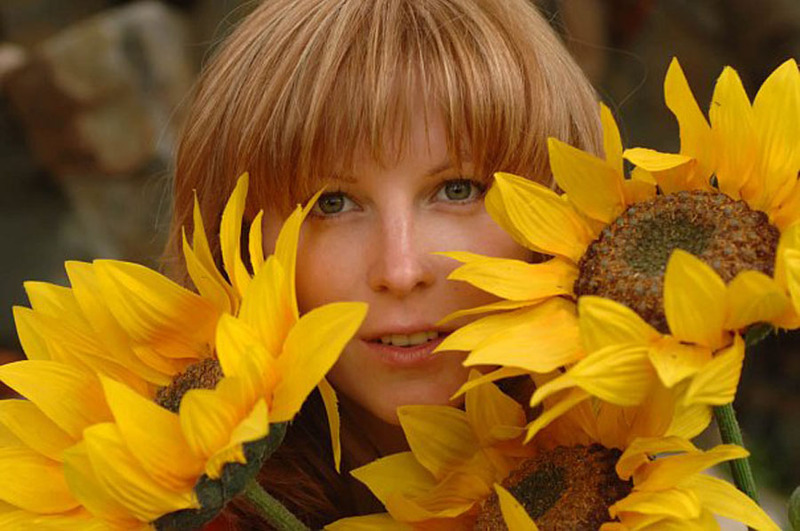 Стройная блондинка не скрывает вагину и сиськи от поклонников 1 фотография