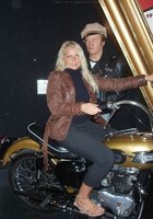 Байкерша хорошо отдохнула с мужем 4 фото