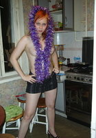 Игривая Наташка встречает праздник раздетой 3 фото