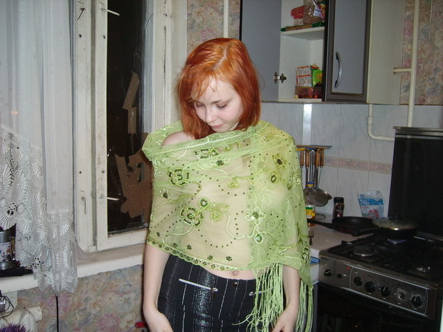 Игривая Наташка встречает праздник раздетой 4 фотография