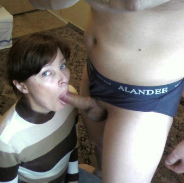 Любовница сосет в квартире большой член 43 фотография