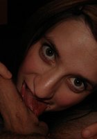 Супружеская пара активно отдыхает на морском берегу 17 фото