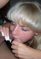 Девушки сосут ухажерам и мастурбируют щелку 7 фото