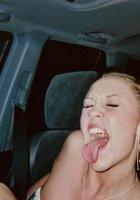 Любовница разделась и хвастается писькой на кровати 28 фото