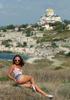 Рыжая показывает большой клитор в публичных местах 11 фото