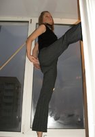 Необычные позы сексуальной девушки 22 фото