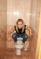 Необычные позы сексуальной девушки 18 фото