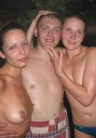 Супружеские пары устраивают горячие оргии 17 фото Супружеские пары устраивают горячие оргии 17 фото